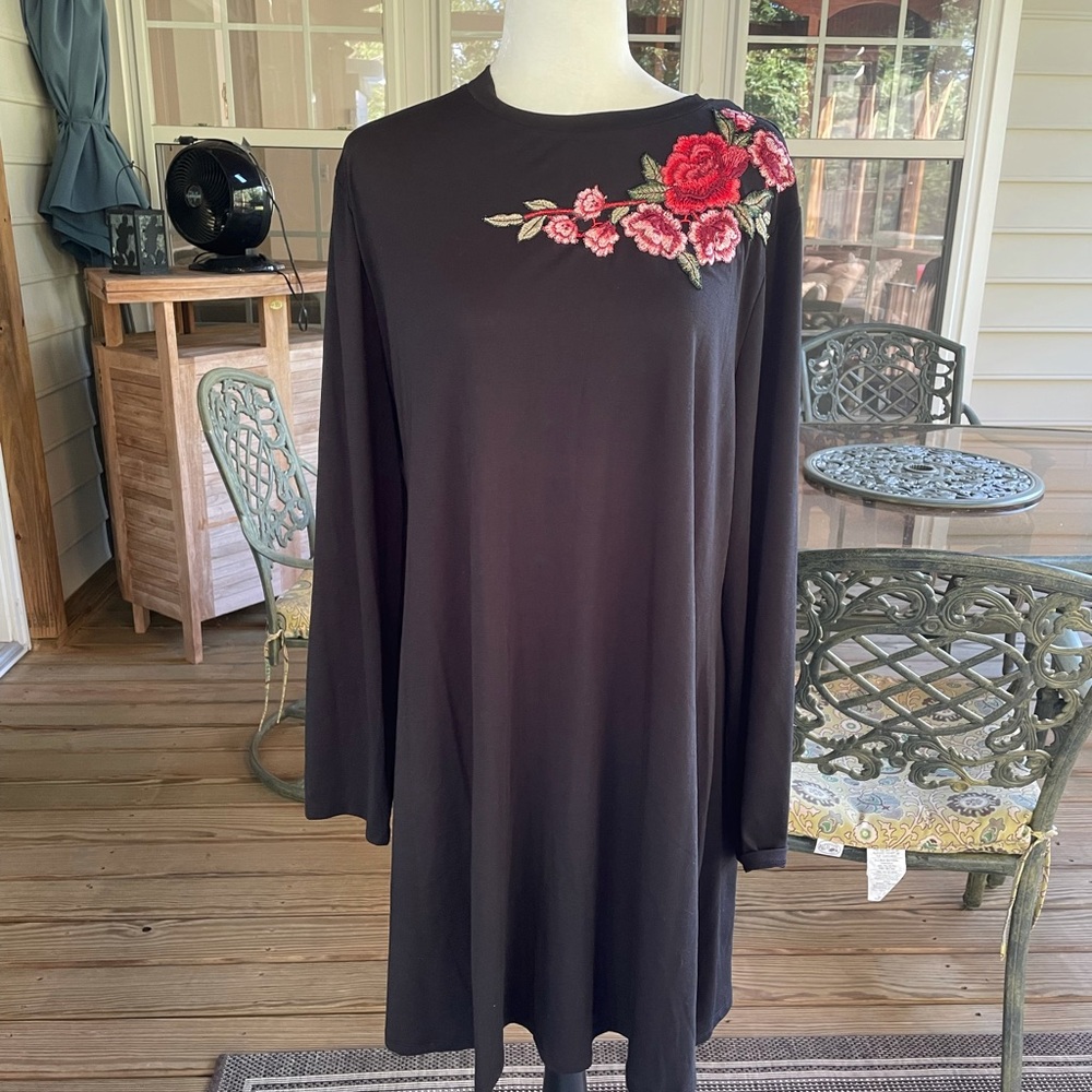 NWOT SHEIN embroidered dress